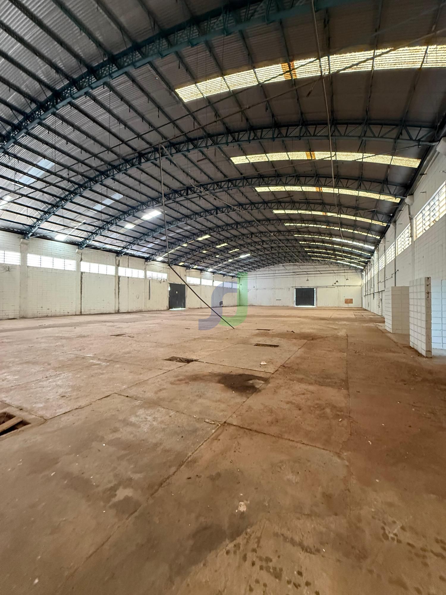 Pavilhão/galpão/depósito com 2 Dormitórios para alugar, 10.000 m² por R$ 30.000,00 Pavilhão/galpão/depósito com 2 Dormitórios para alugar, 10.000 m² por R$ 30.000,00