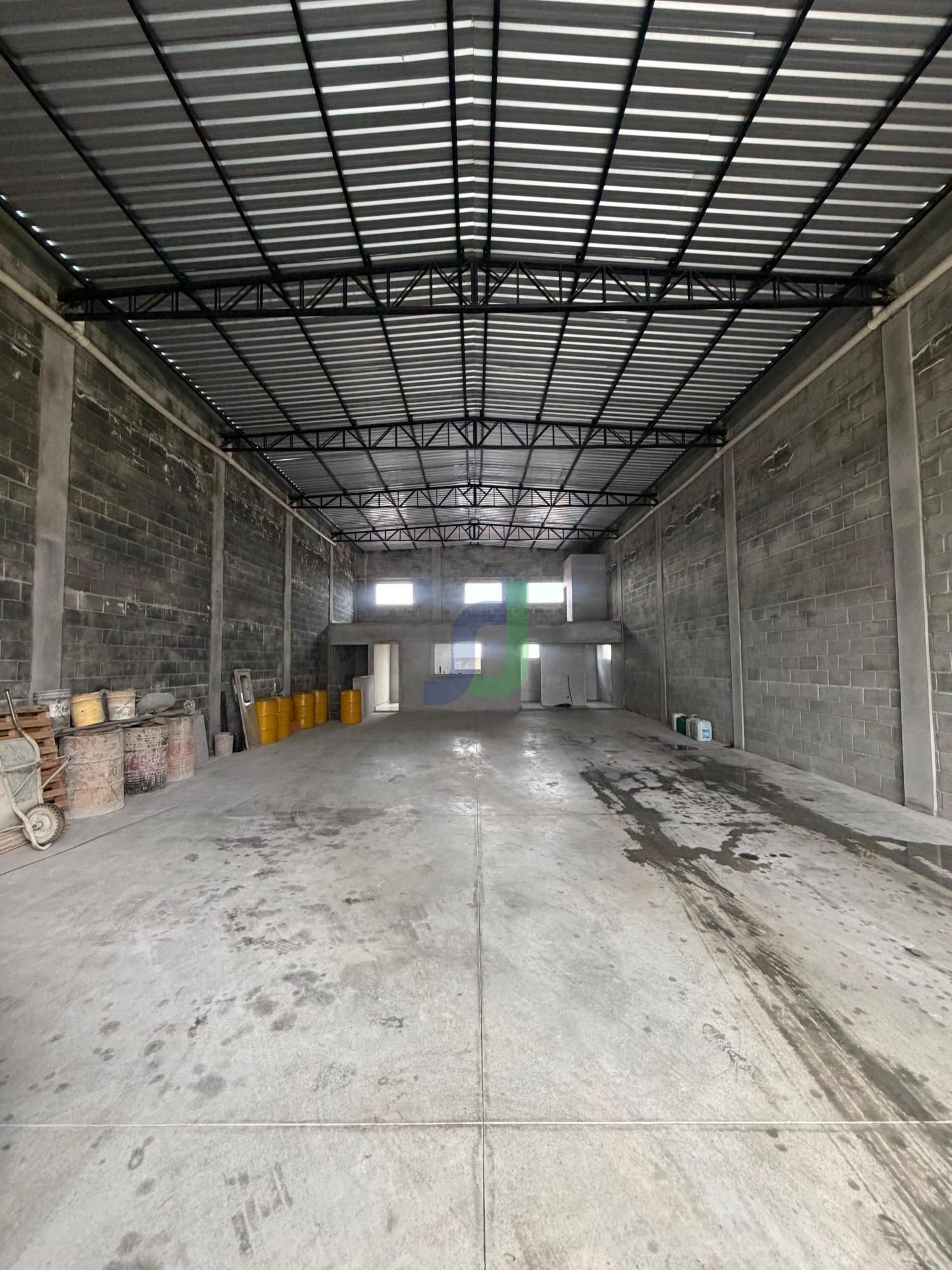 Pavilhão/galpão/depósito com 2 Dormitórios para alugar, 300 m² por R$ 5.500,00 Pavilhão/galpão/depósito com 2 Dormitórios para alugar, 300 m² por R$ 5.500,00