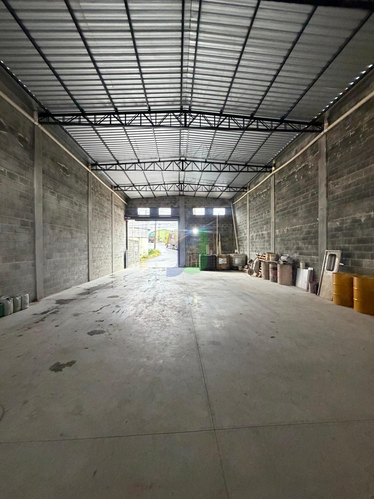 Pavilhão/galpão/depósito com 2 Dormitórios para alugar, 300 m² por R$ 5.500,00 Pavilhão/galpão/depósito com 2 Dormitórios para alugar, 300 m² por R$ 5.500,00
