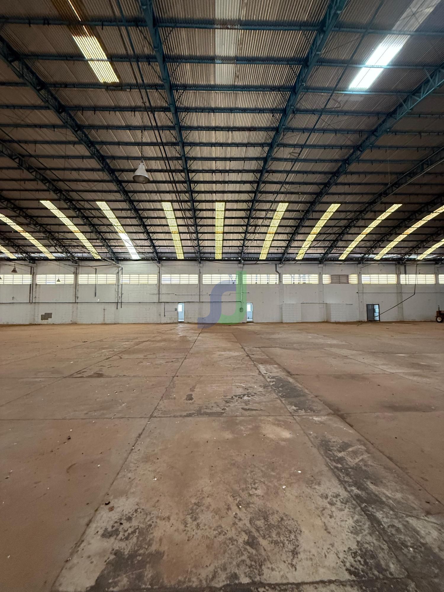 Pavilhão/galpão/depósito com 2 Dormitórios para alugar, 10.000 m² por R$ 30.000,00 Pavilhão/galpão/depósito com 2 Dormitórios para alugar, 10.000 m² por R$ 30.000,00