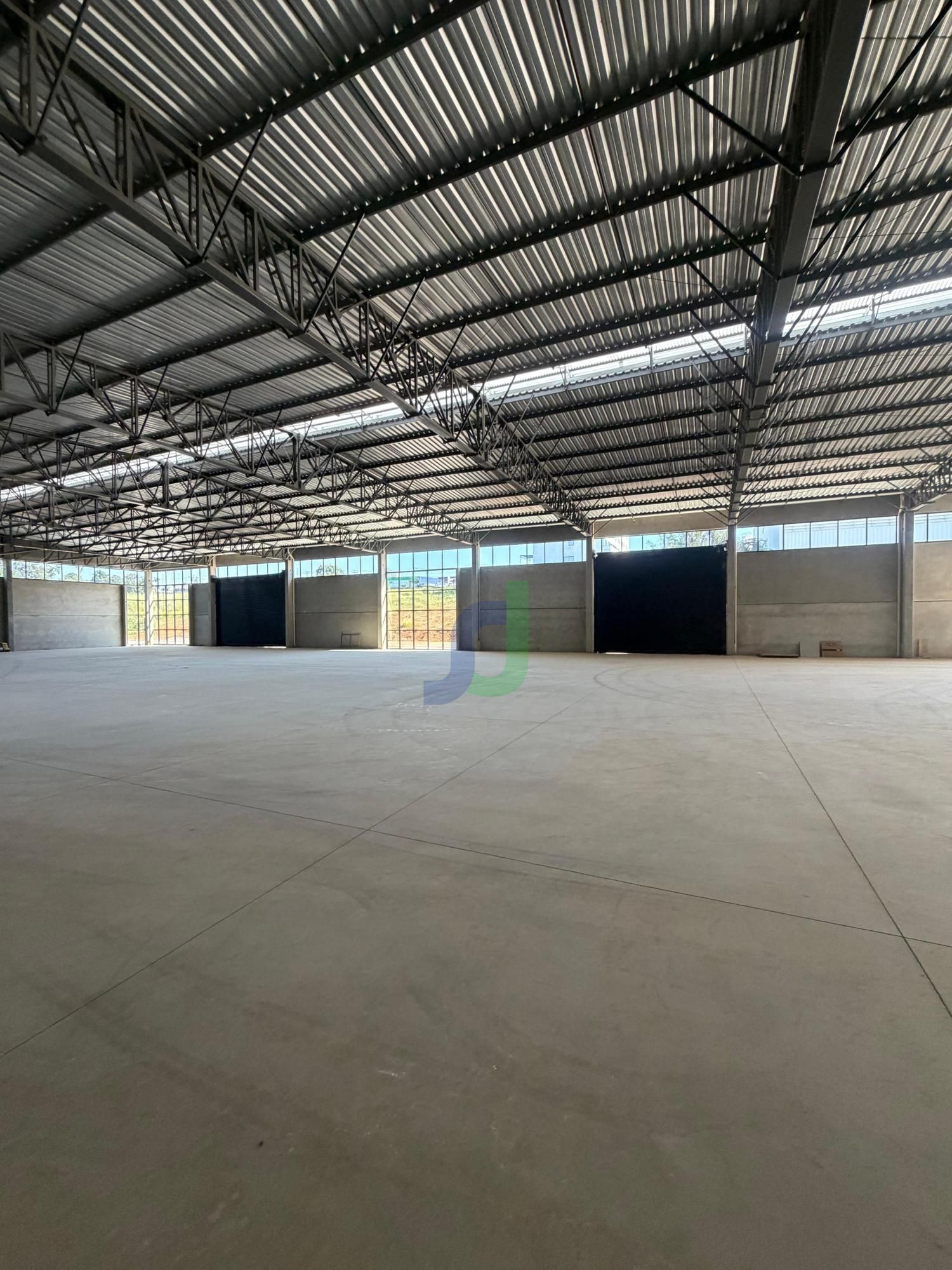 Pavilhão/galpão/depósito com 3 Dormitórios para alugar, 4.539 m² por R$ 50.000,00 Pavilhão/galpão/depósito com 3 Dormitórios para alugar, 4.539 m² por R$ 50.000,00