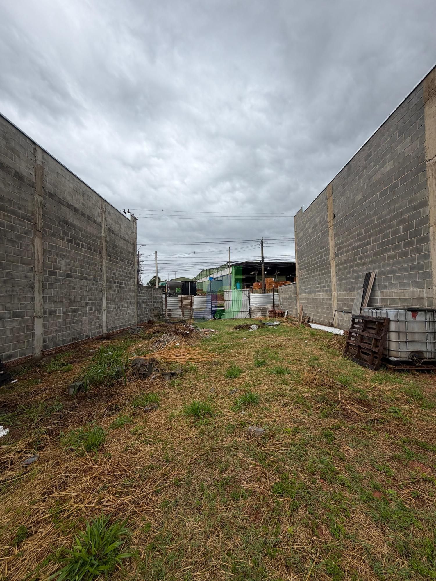 Pavilhão/galpão/depósito com 2 Dormitórios para alugar, 300 m² por R$ 5.500,00 Pavilhão/galpão/depósito com 2 Dormitórios para alugar, 300 m² por R$ 5.500,00