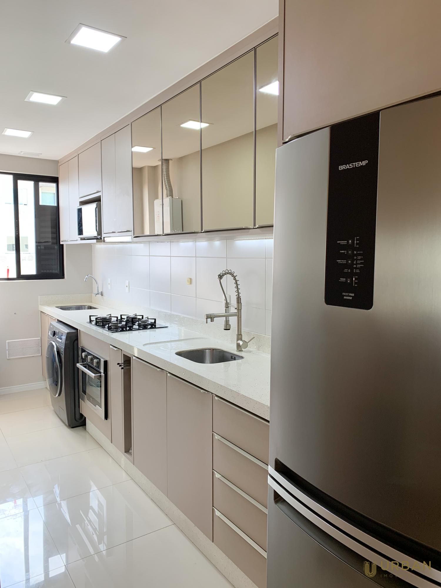 Apartamento à venda com 2 quartos, 76m² - Foto 4