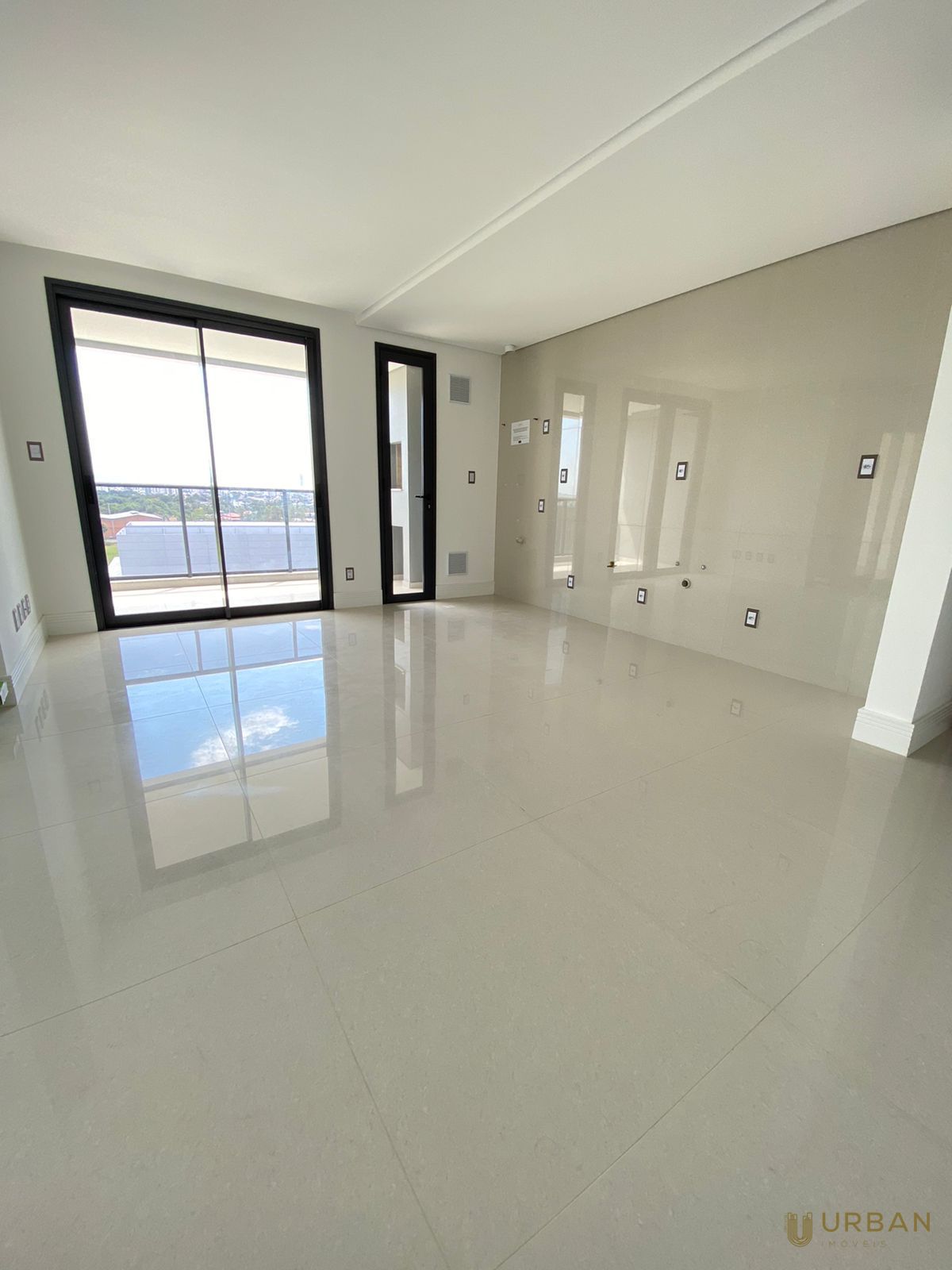 Apartamento à venda com 3 quartos, 80m² - Foto 1