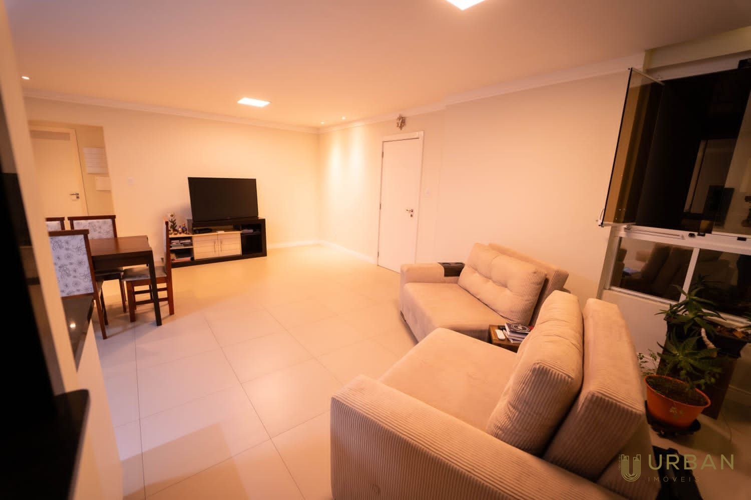 Apartamento à venda com 2 quartos, 81m² - Foto 3