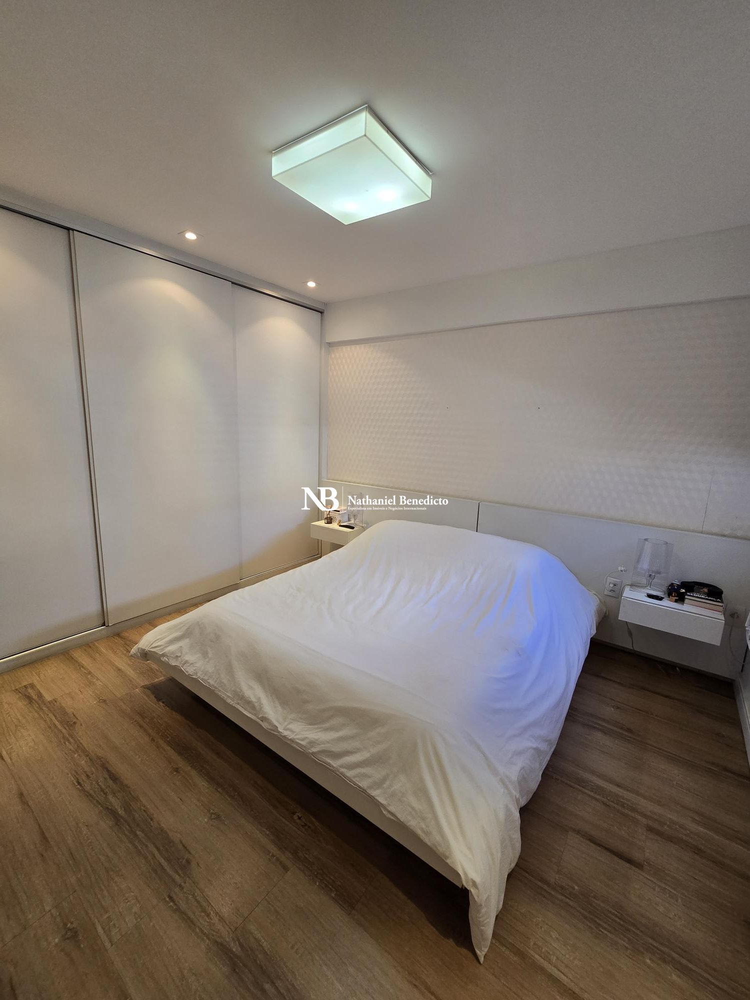 Apartamento com 2 Dormitórios à venda, 93 m² por R$ 850.000,00 Apartamento com 2 Dormitórios à venda, 93 m² por R$ 850.000,00