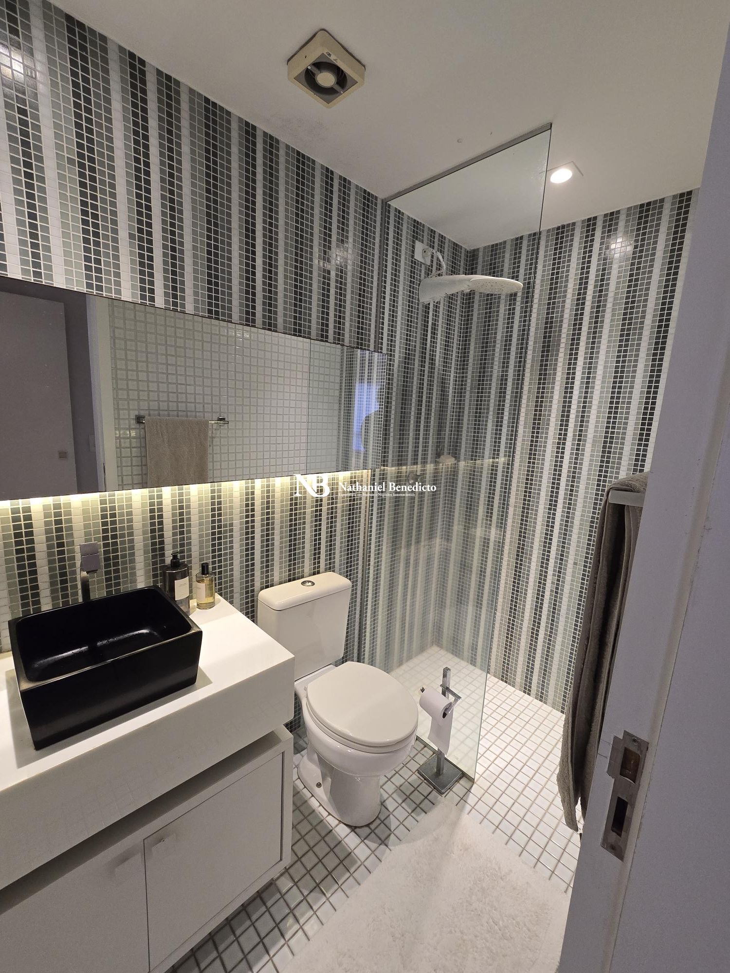 Apartamento com 2 Dormitórios à venda, 93 m² por R$ 850.000,00 Apartamento com 2 Dormitórios à venda, 93 m² por R$ 850.000,00