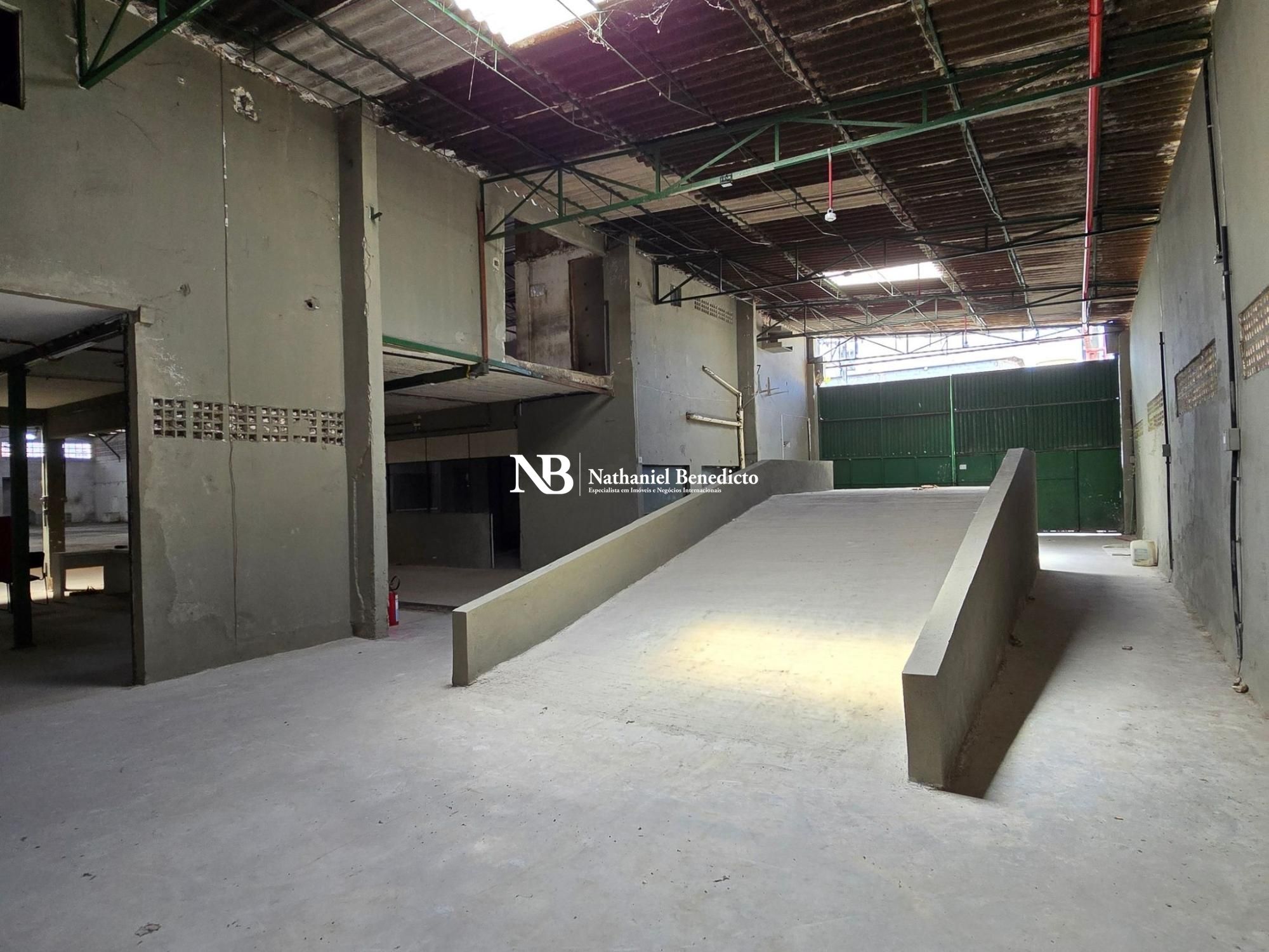 Pavilhão/galpão/depósito com 2 Dormitórios para alugar, 2.450 m² por R$ 15.000,00 Pavilhão/galpão/depósito com 2 Dormitórios para alugar, 2.450 m² por R$ 15.000,00