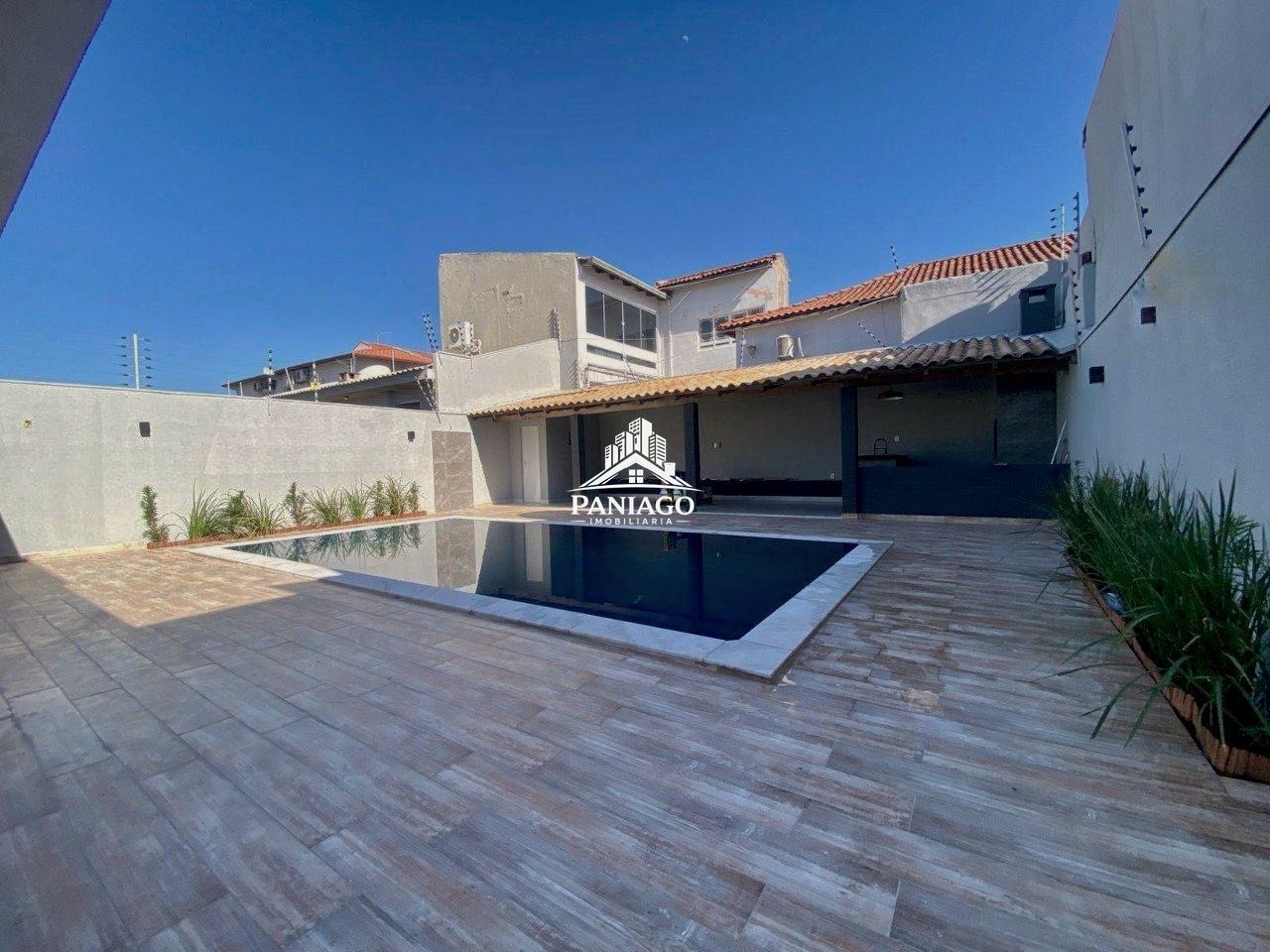Casa, 3 quartos, 216 m² - Foto 1
