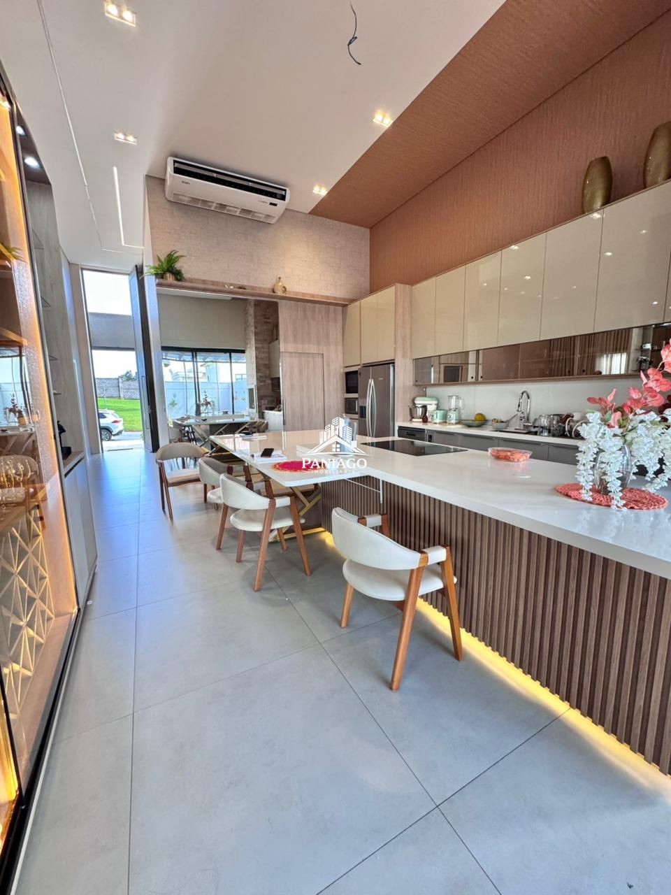 Casa, 3 quartos, 210 m² - Foto 1