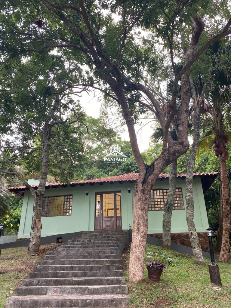 Casa com amplo terreno e potencial para pousada à venda em c
