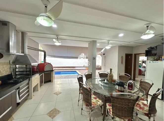 Casa, 4 quartos, 350 m² - Foto 2