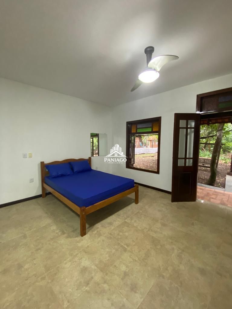 Casa com amplo terreno e potencial para pousada à venda em c