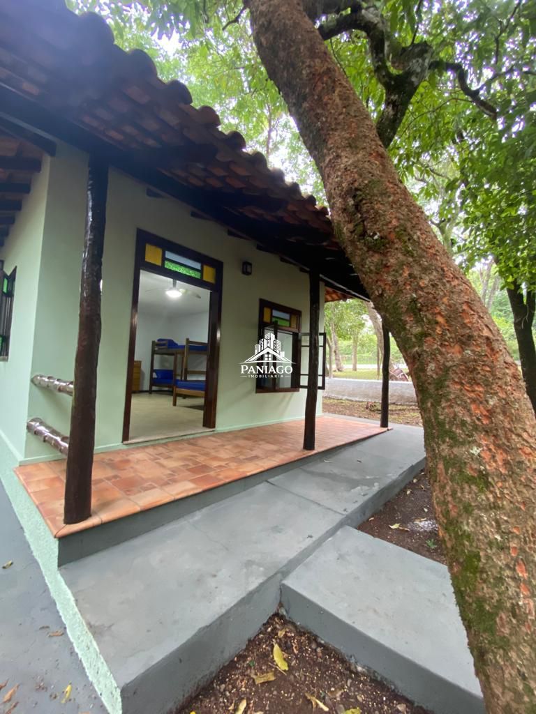 Casa com amplo terreno e potencial para pousada à venda em c