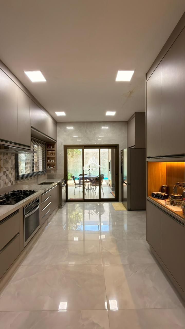Casa, 3 quartos, 169 m² - Foto 1