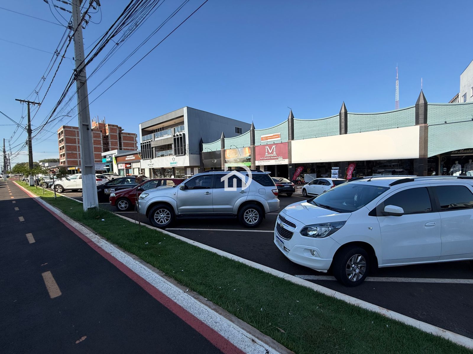 Prédio Comercial com 13 Salas a Venda em Santa Helena-PR