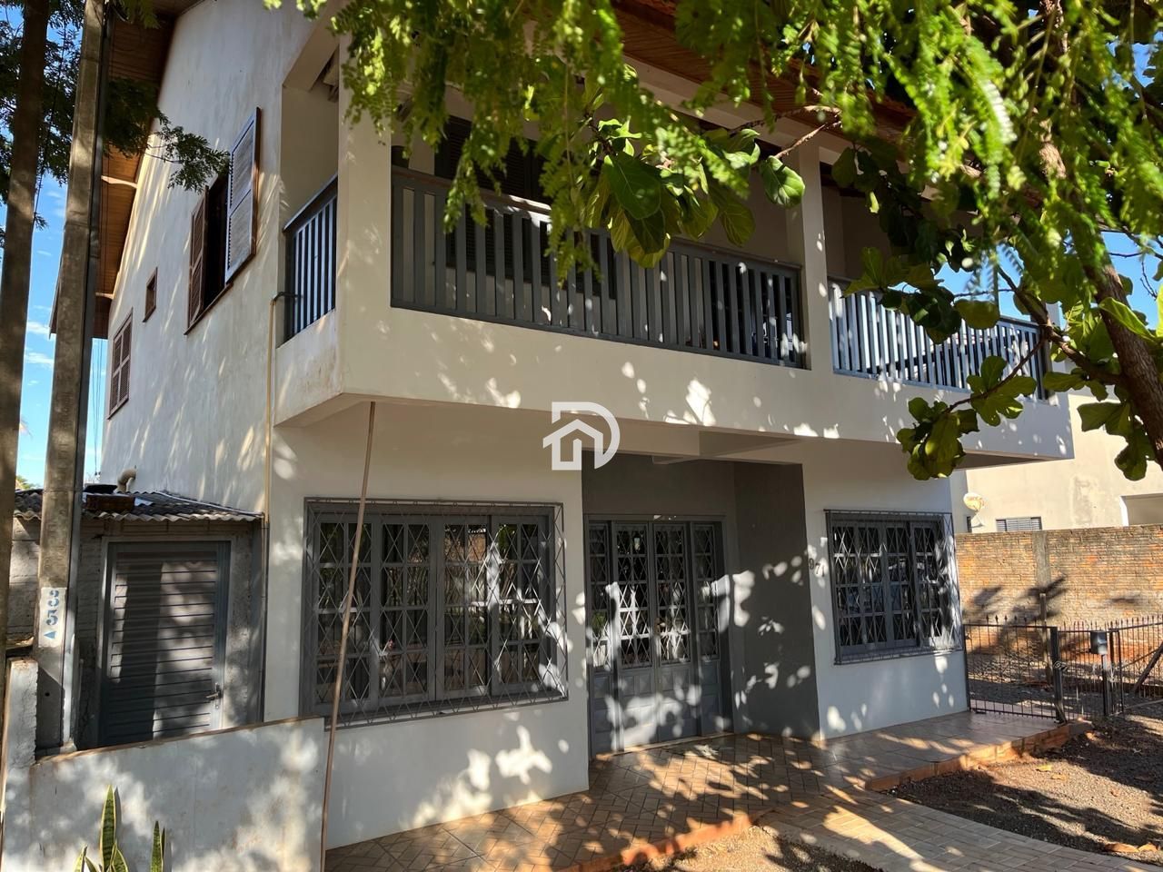 Sobrado com 3 Aluguéis na Rua Mato Grosso