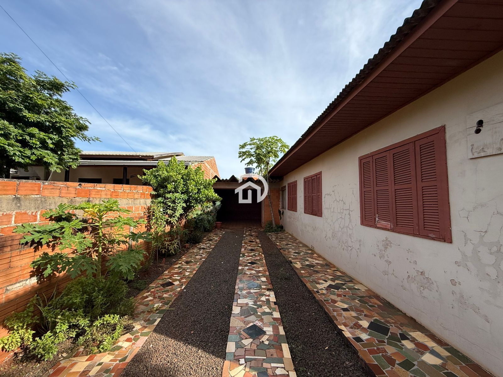Casa por R$400.000 no centro em santa helena-pr