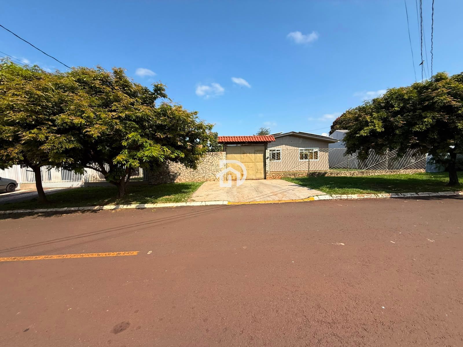 Casa a venda no centro em santa helena-pr