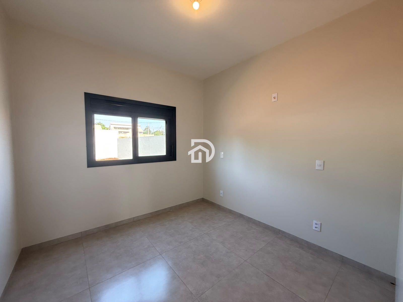 Casa com 2 Dormitórios à venda, 99 m² por R$ 550.000,00 Casa com 2 Dormitórios à venda, 99 m² por R$ 550.000,00