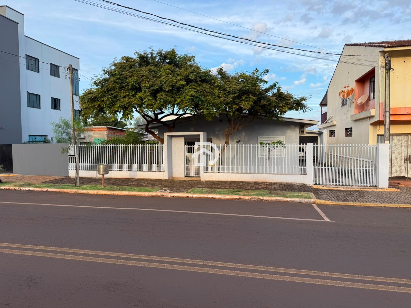 Casa com edícula no centro a venda em santa helena-pr - foto 2
