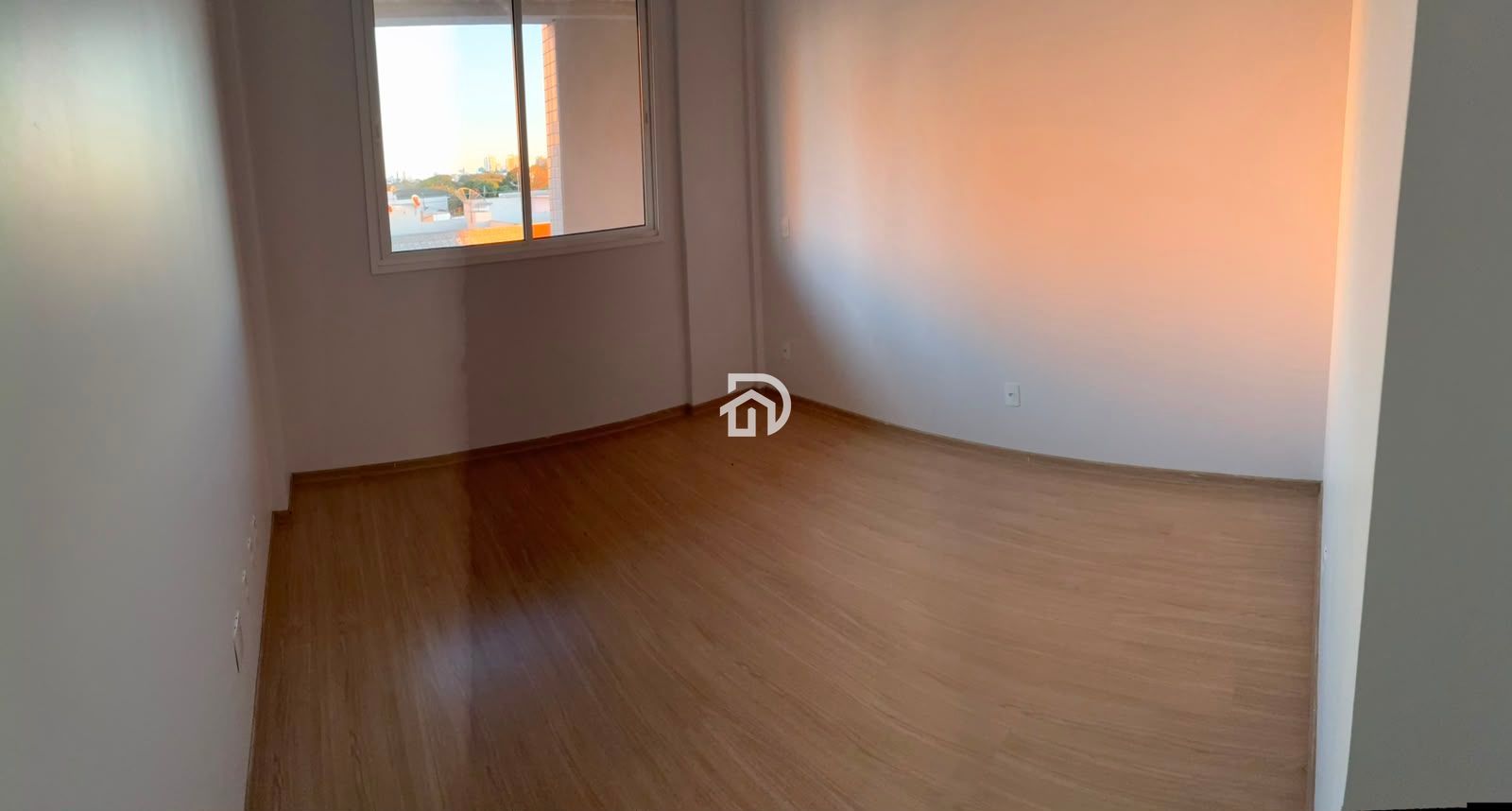 Apartamento com 2 Dormitórios à venda, 81 m² por R$ 450.000,00 Apartamento com 2 Dormitórios à venda, 81 m² por R$ 450.000,00