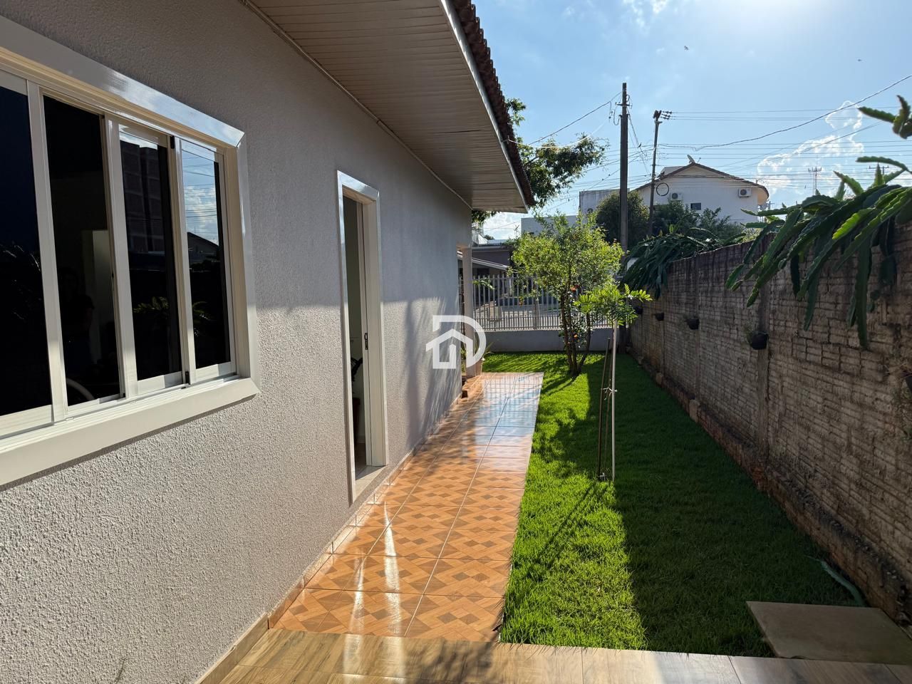 Casa com Edícula no Centro a Venda em Santa Helena-PR