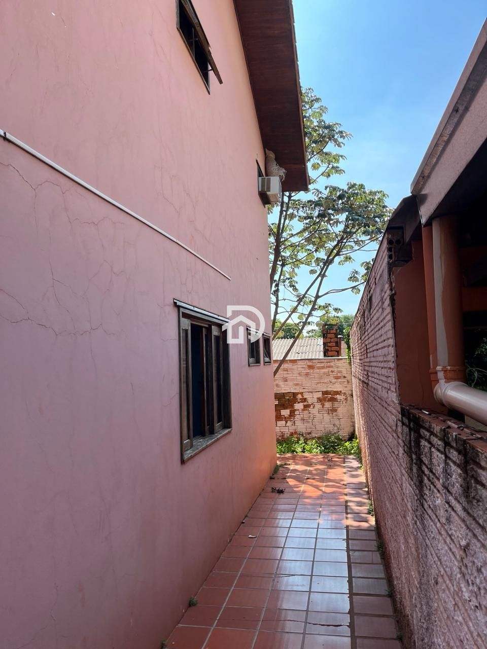 Sobrado a Venda na Av. Paraná por R$1.200.000