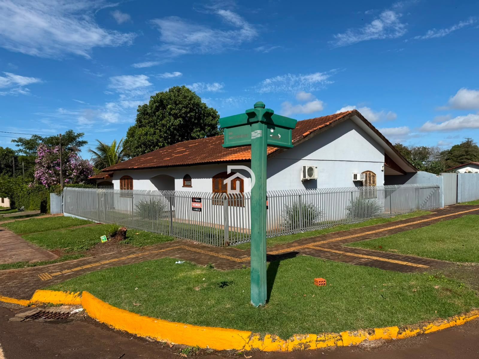 Casa a venda no centro em santa helena