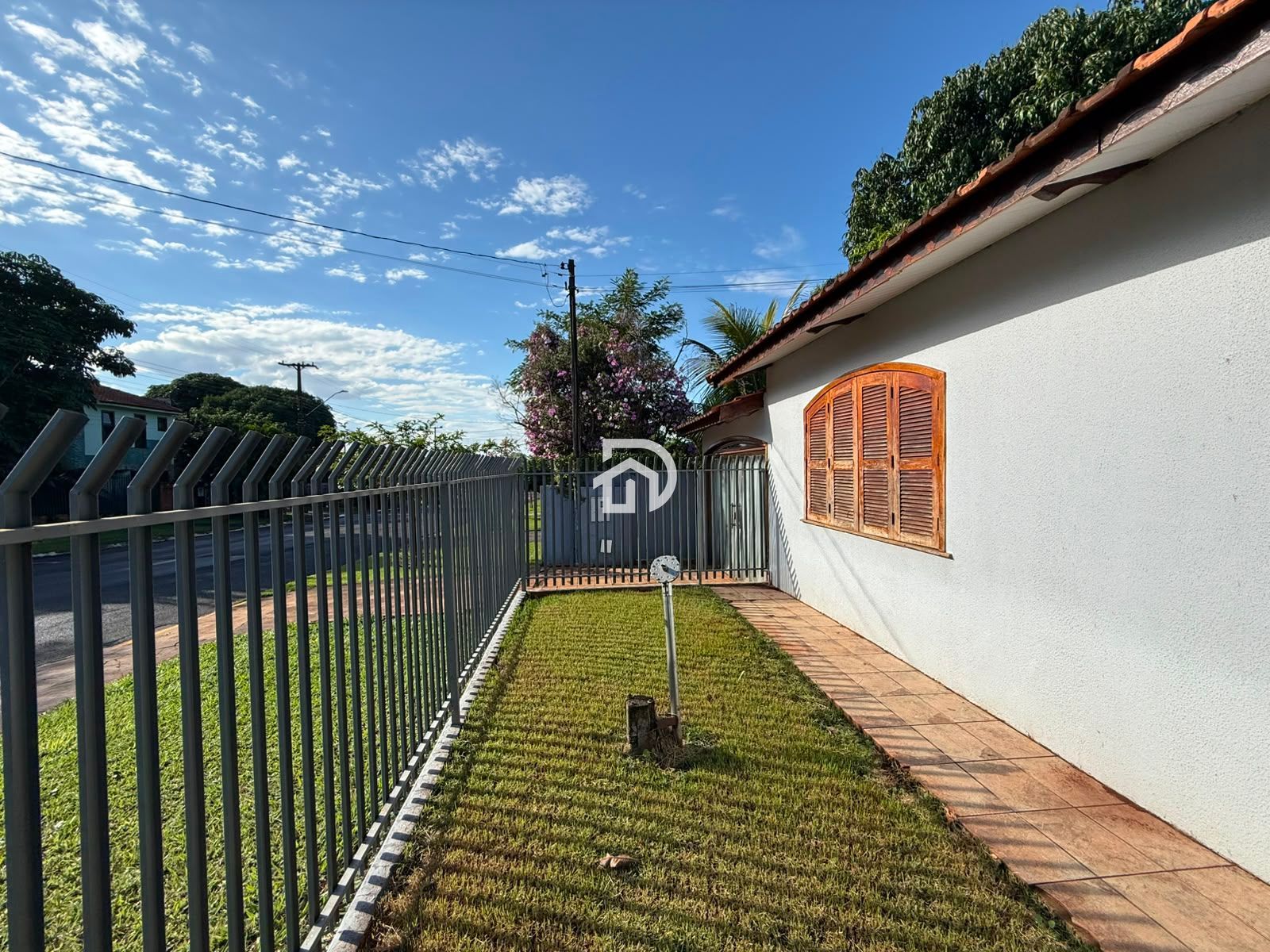 Casa com 2 Dormitórios à venda, 226 m² por R$ 700.000,00 Casa com 2 Dormitórios à venda, 226 m² por R$ 700.000,00
