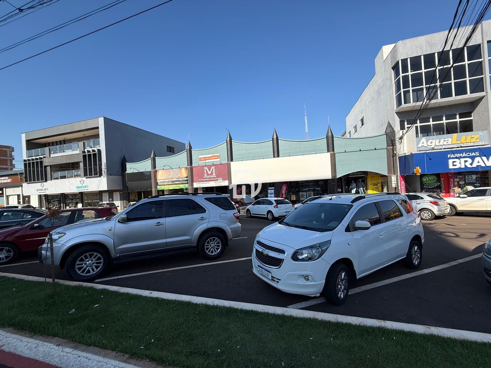 Prédio Comercial com 13 Salas a Venda em Santa Helena-PR