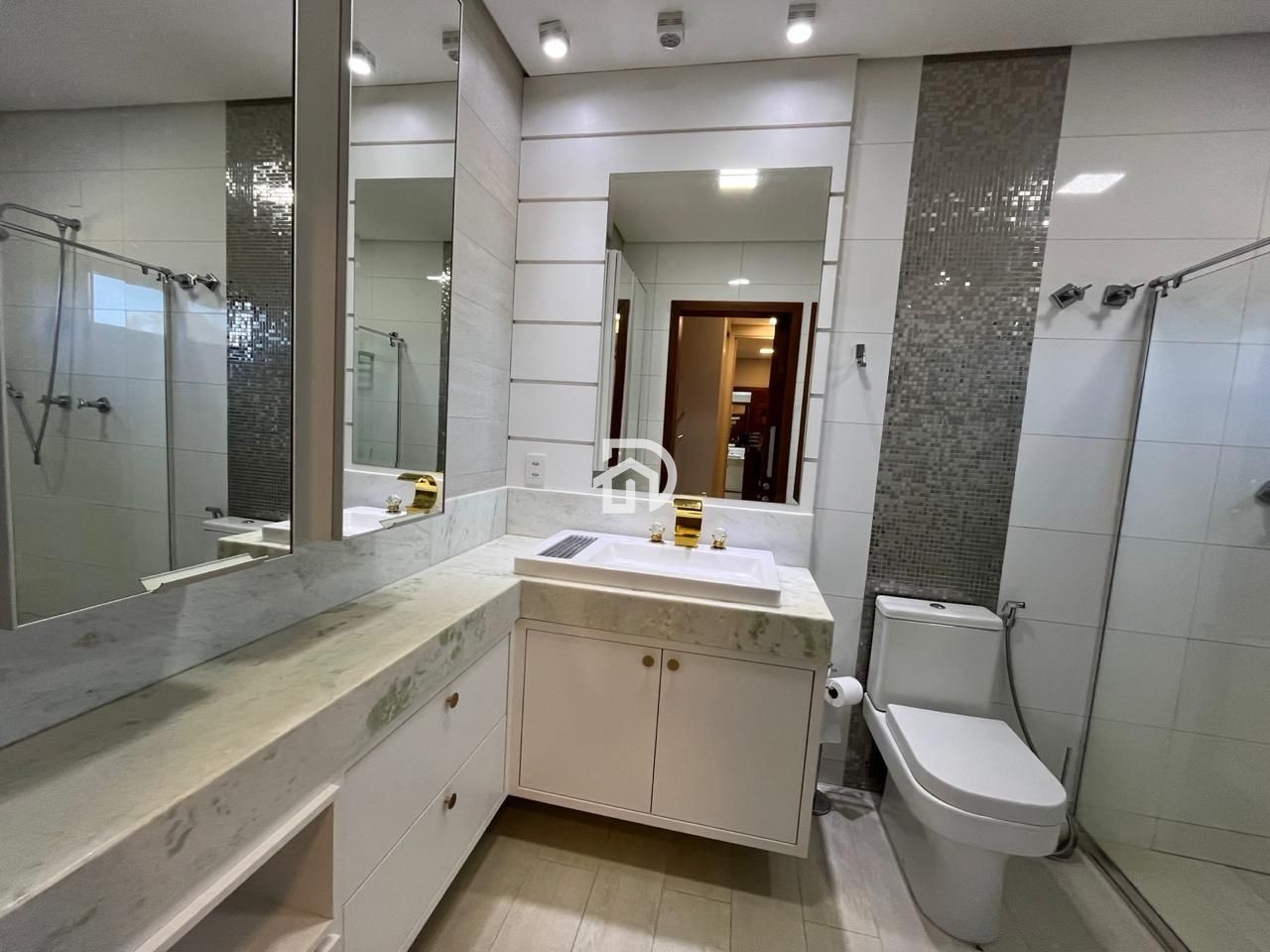 Casa nas Marinas por R$1.800.000 em Santa Helena
