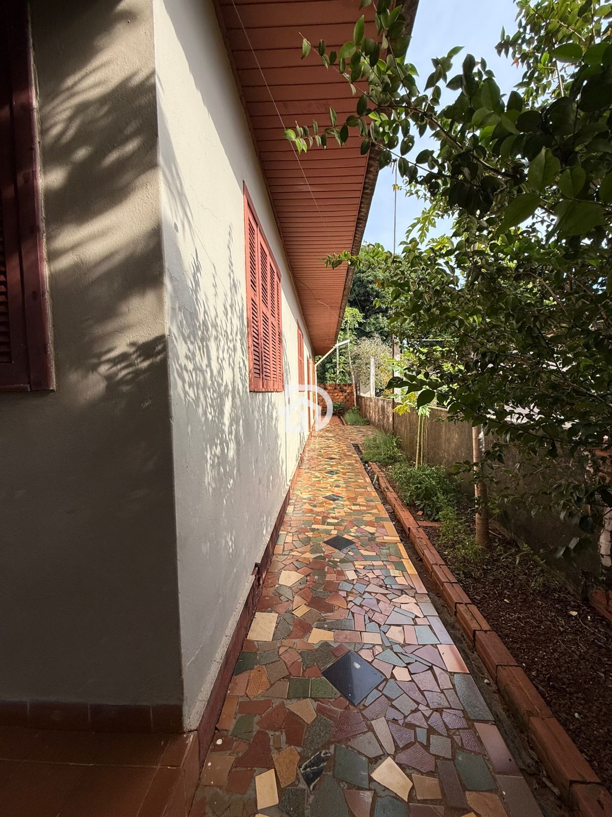 Casa por R$400.000 no Centro em Santa Helena-PR