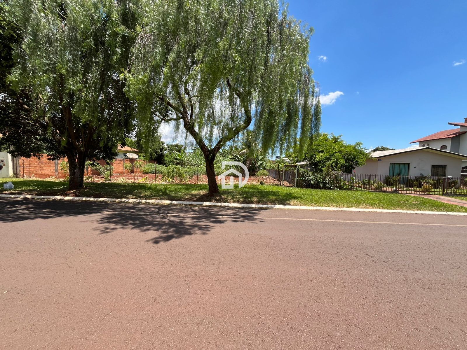 Terreno na av. Curitiba por R$490.000