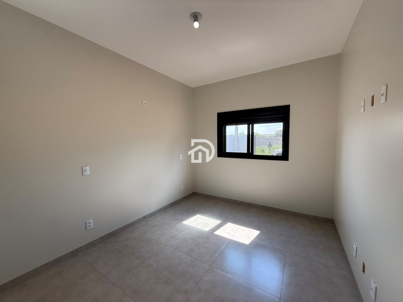 Casa com 2 Dormitórios à venda, 99 m² por R$ 550.000,00 Casa com 2 Dormitórios à venda, 99 m² por R$ 550.000,00