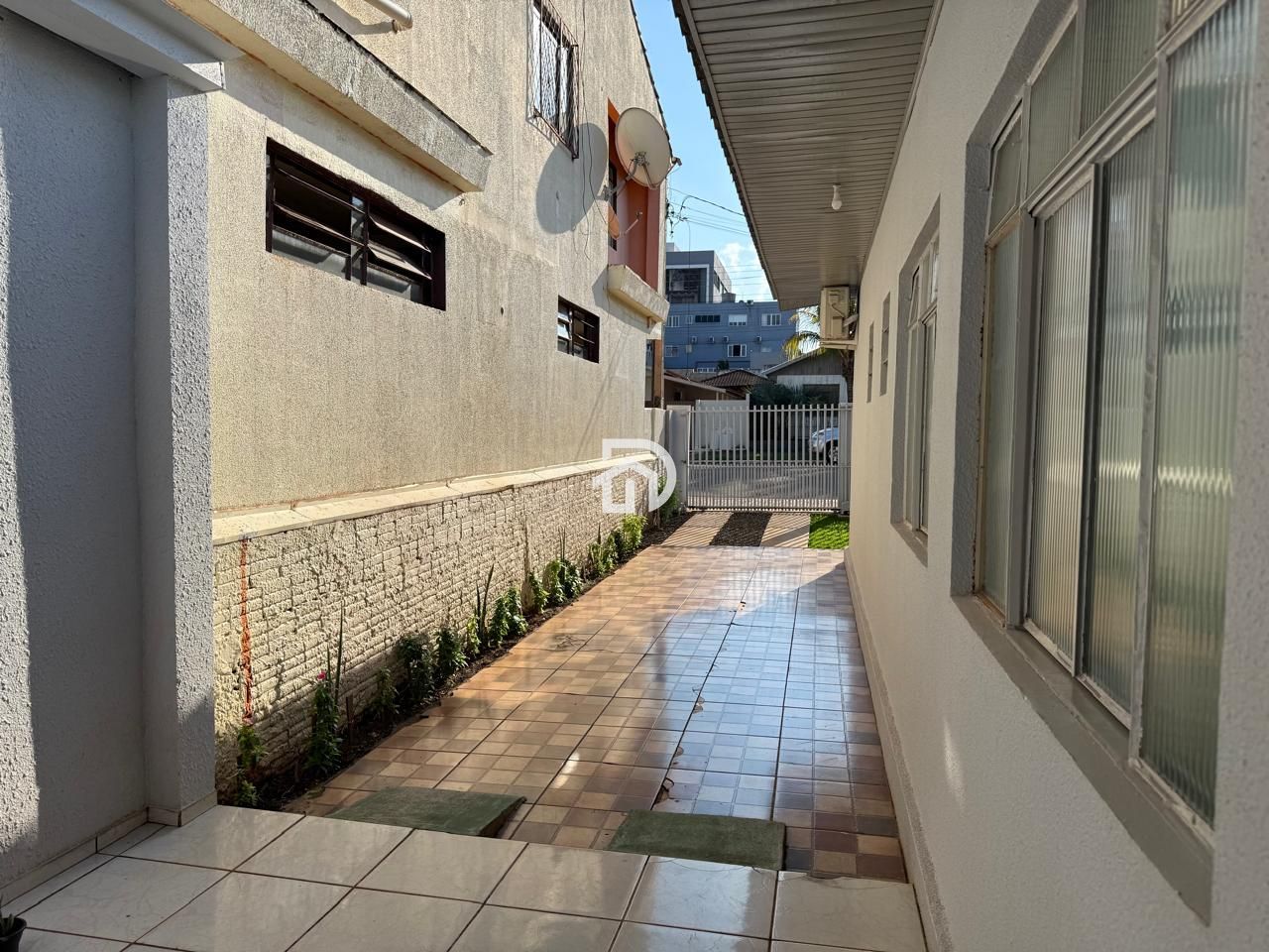 Casa com Edícula no Centro a Venda em Santa Helena-PR