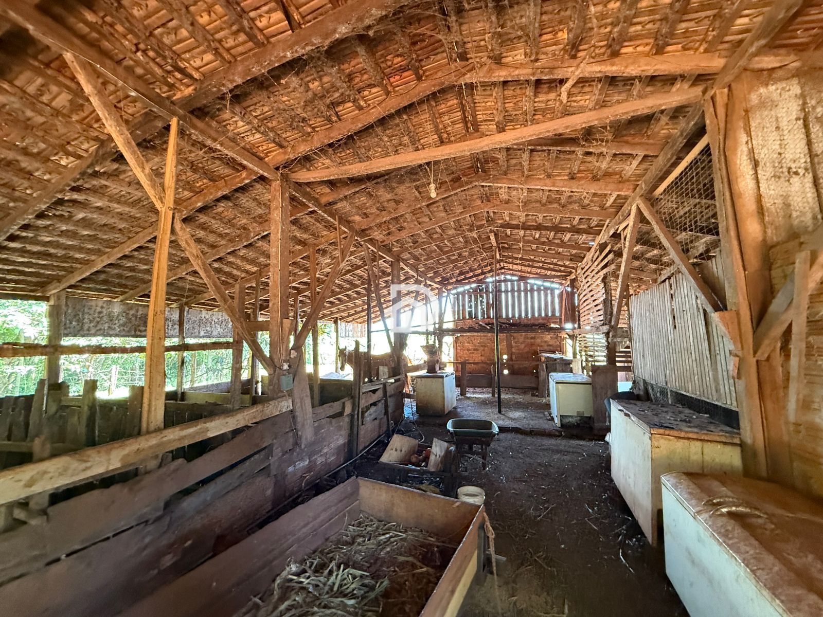 2.5 Alqueires com Casa na Linha Santa Cruz