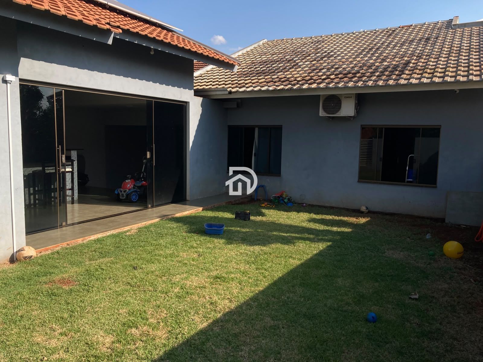 Casa com 3 Dormitórios à venda, 81 m² por R$ 380.000,00 Casa com 3 Dormitórios à venda, 81 m² por R$ 380.000,00