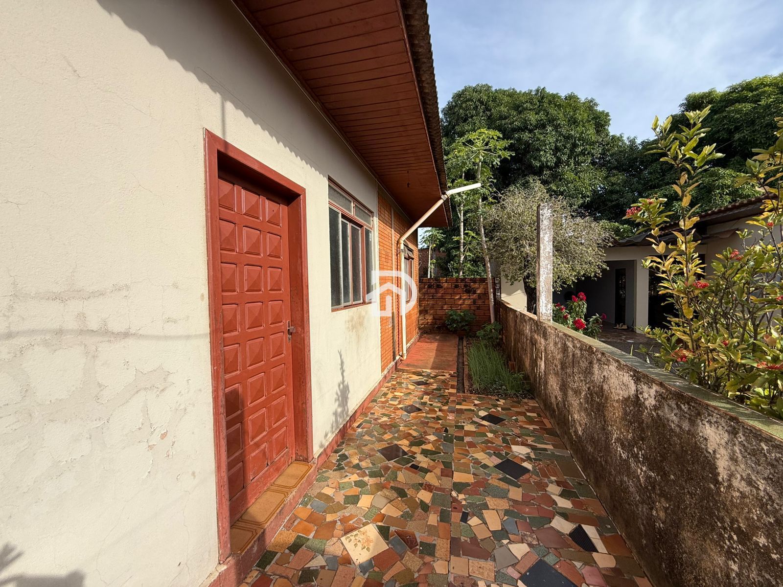Casa por R$400.000 no Centro em Santa Helena-PR