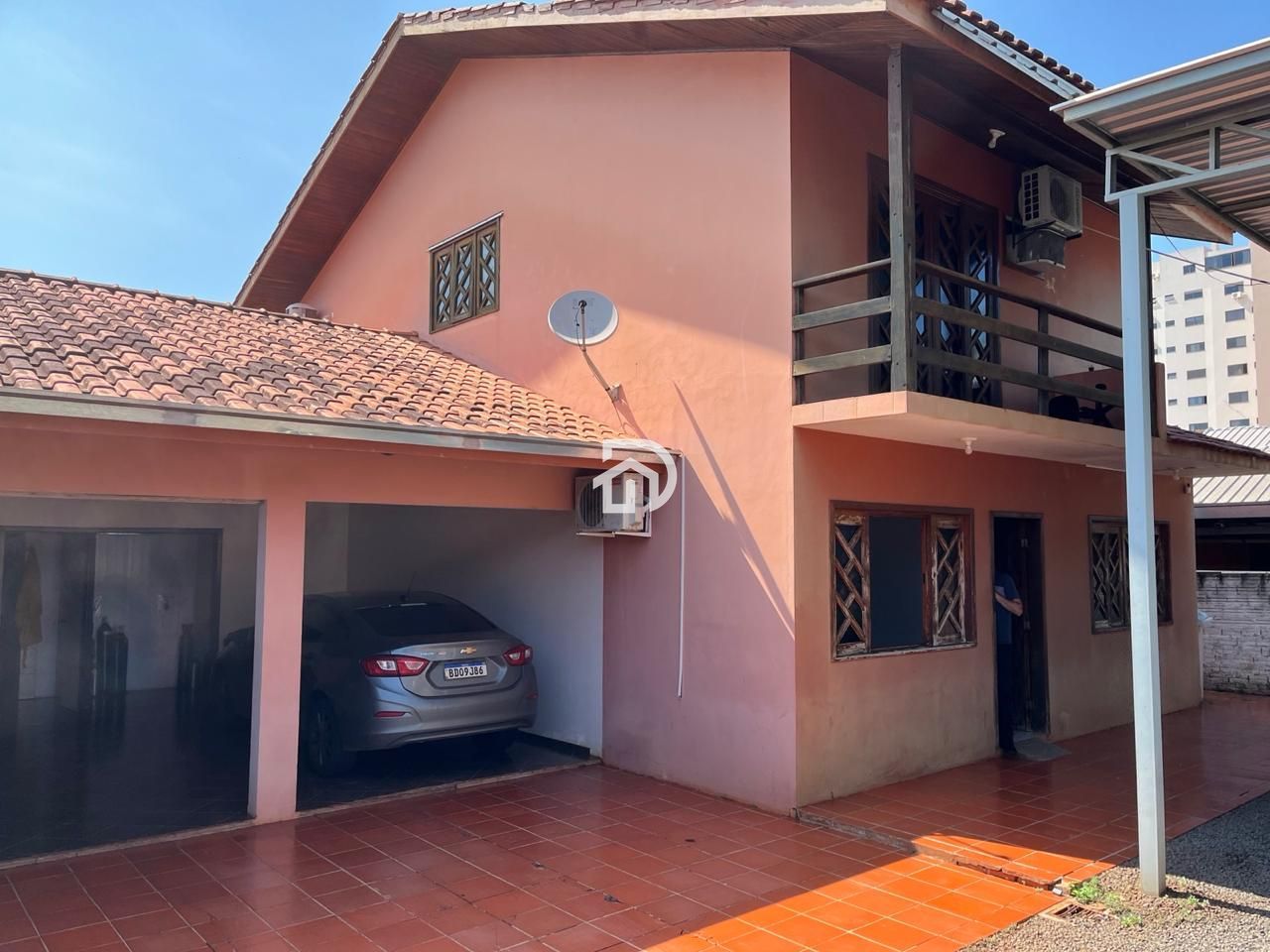 Sobrado a Venda na Av. Paraná por R$1.200.000