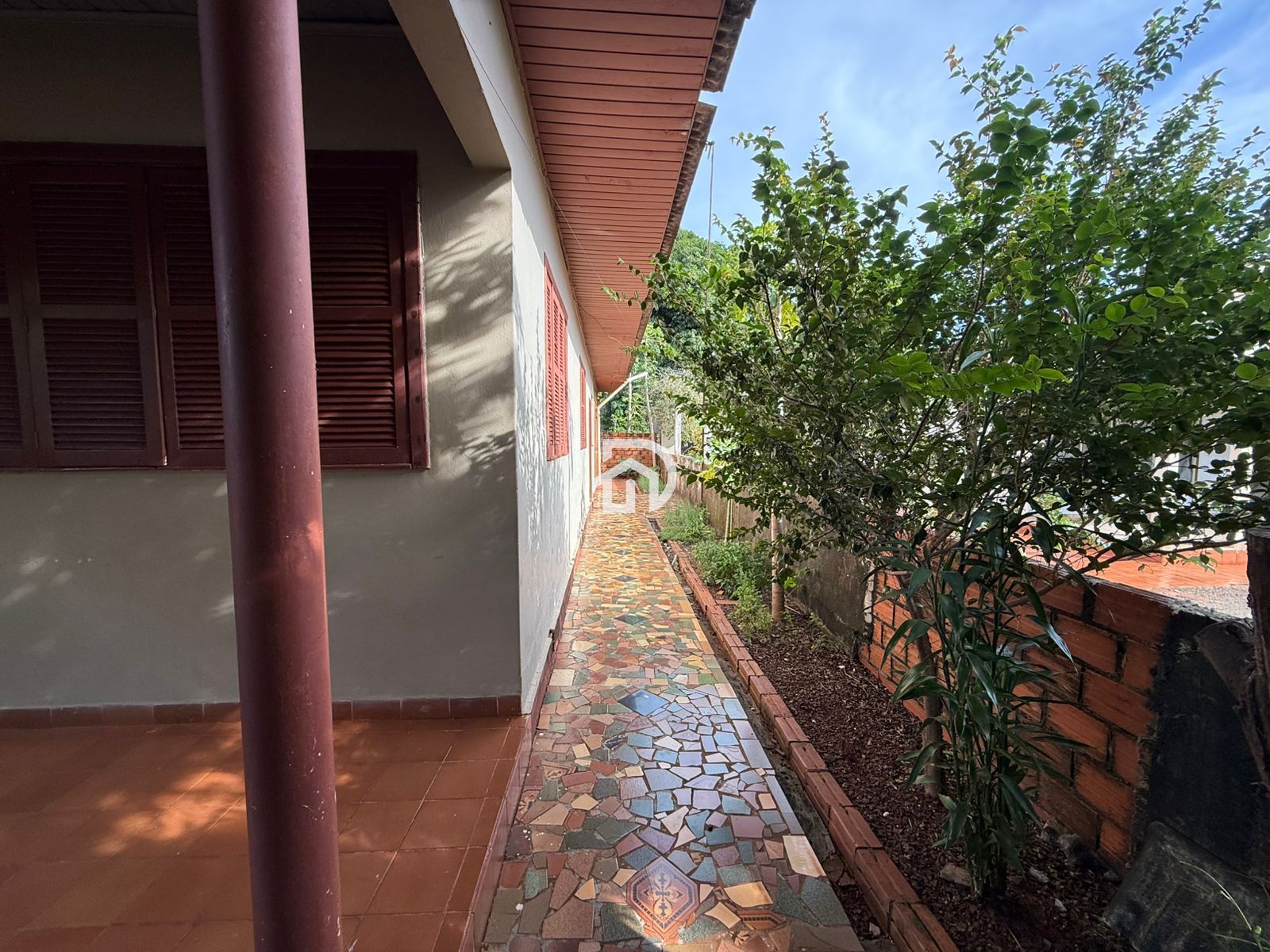 Casa por R$400.000 no centro em santa helena-pr