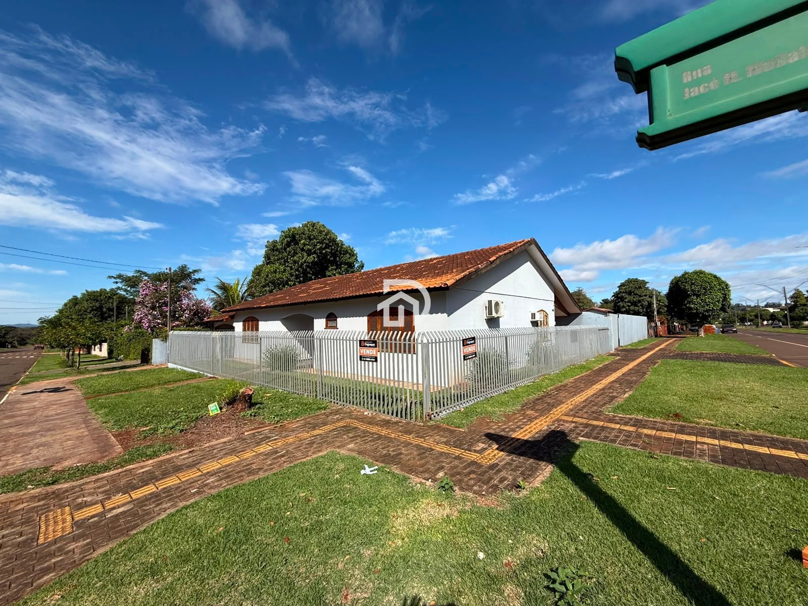 Casa com 2 Dormitórios à venda, 226 m² por R$ 700.000,00 Casa com 2 Dormitórios à venda, 226 m² por R$ 700.000,00