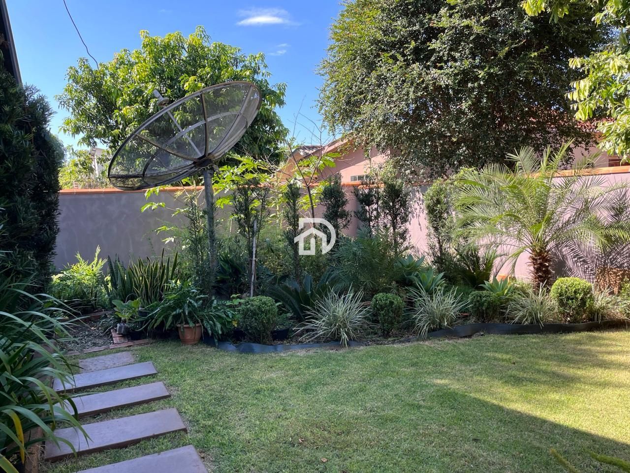 Casa na rua amazonas por R$900.000