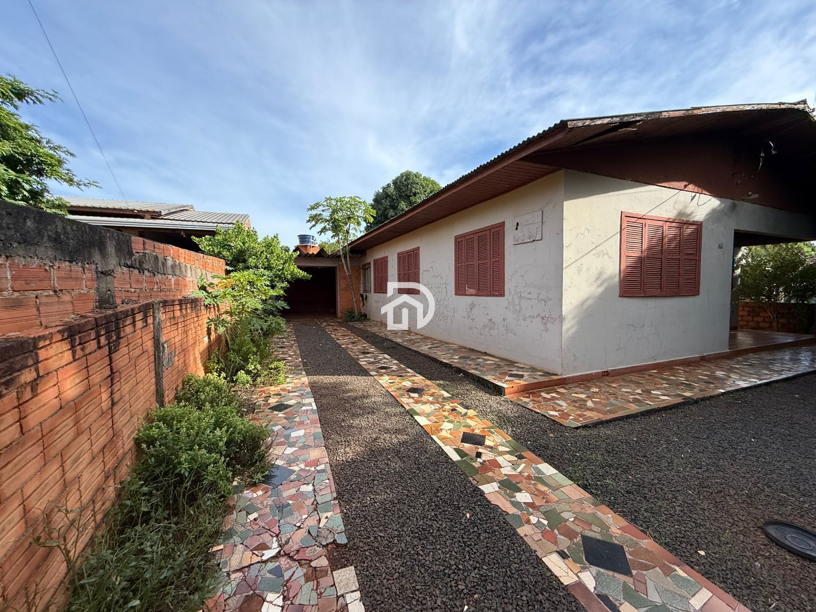 Casa por R$400.000 no Centro em Santa Helena-PR