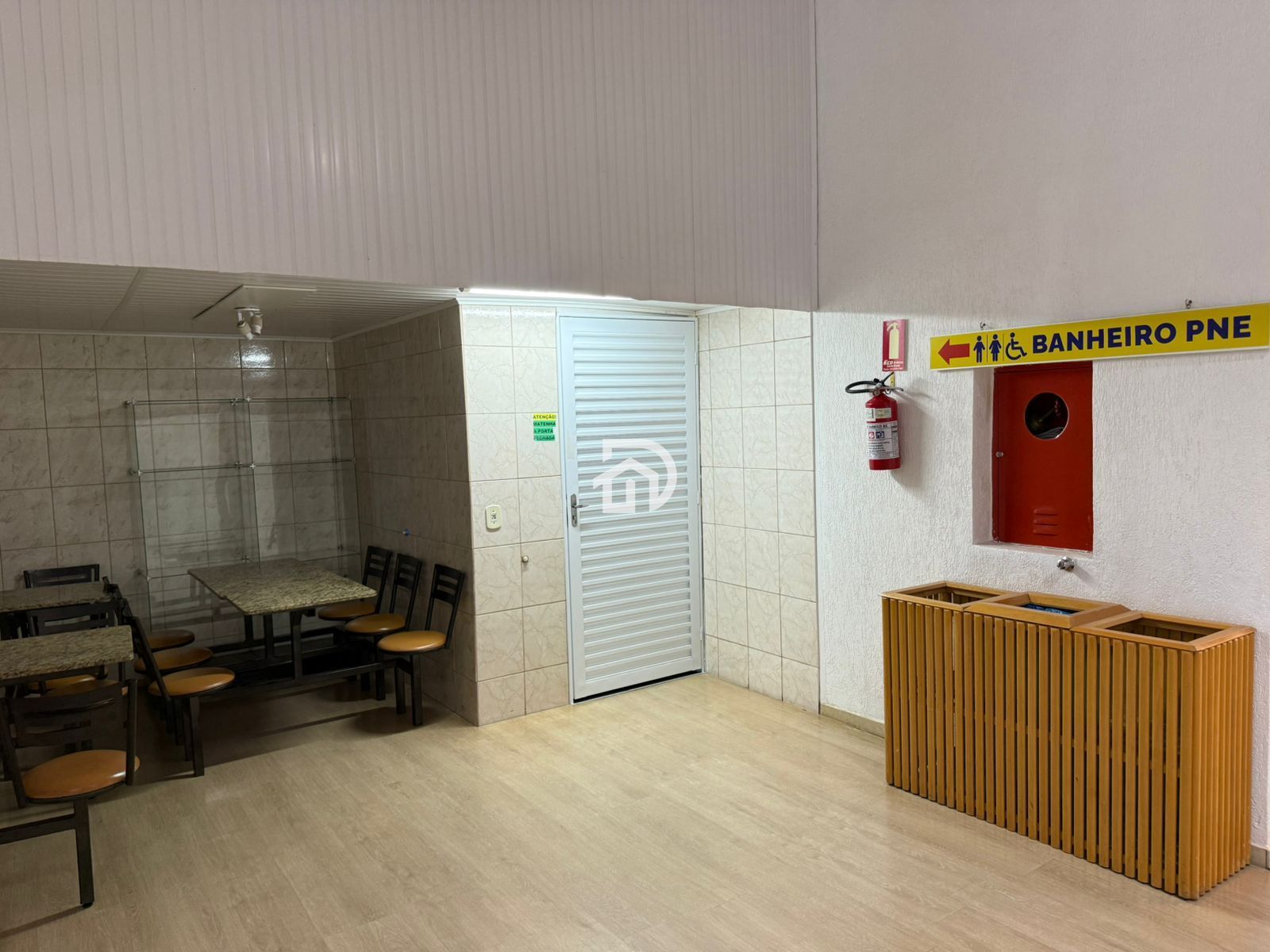 Prédio Comercial com 13 Salas a Venda em Santa Helena-PR