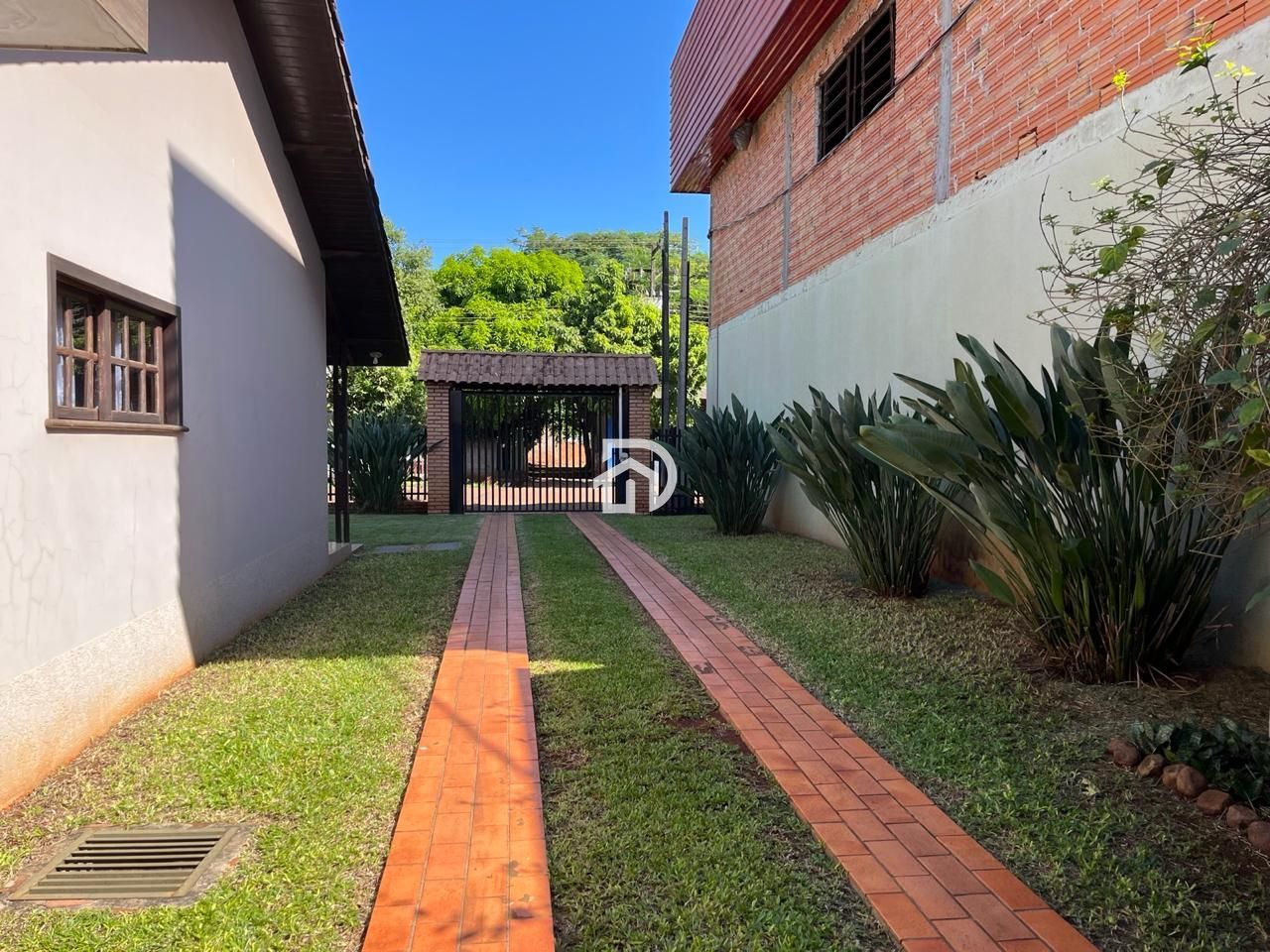 Casa na rua amazonas por R$900.000