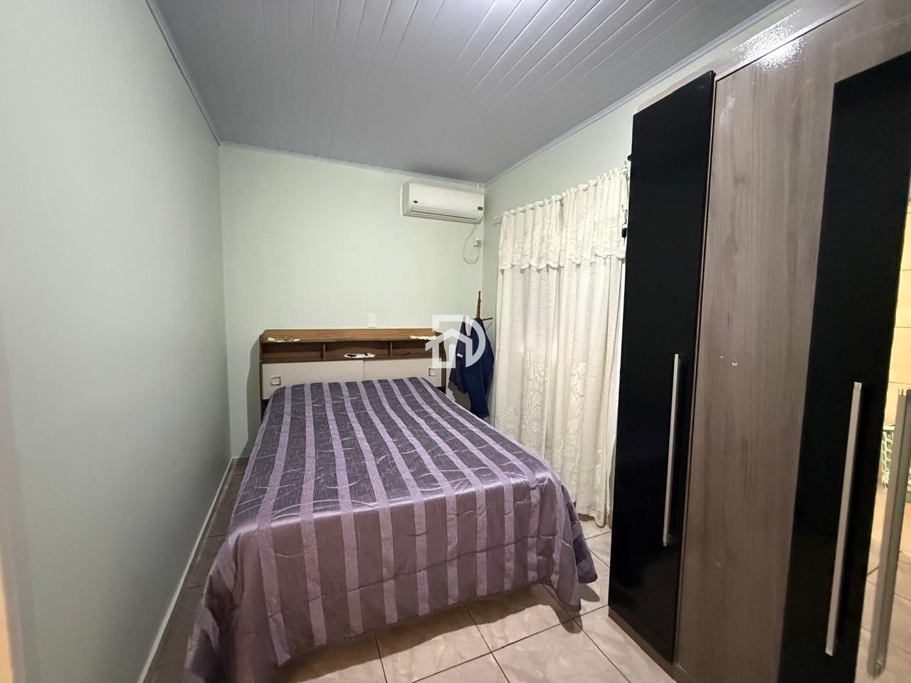 Casa com Edícula no Centro a Venda em Santa Helena-PR