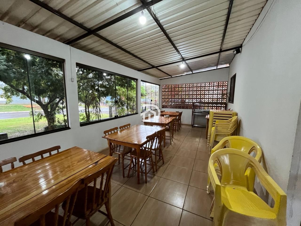 Prédio Comercial com Lanchonete a Venda na Angelo Cattani