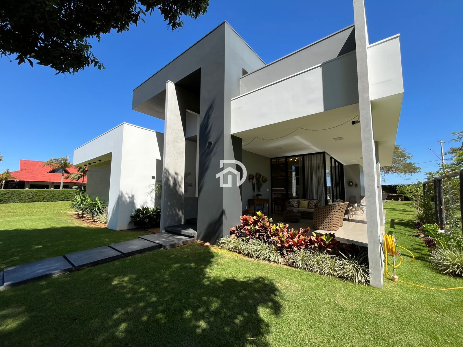 Esplêndida Casa nas Marinas por R$2.800.000