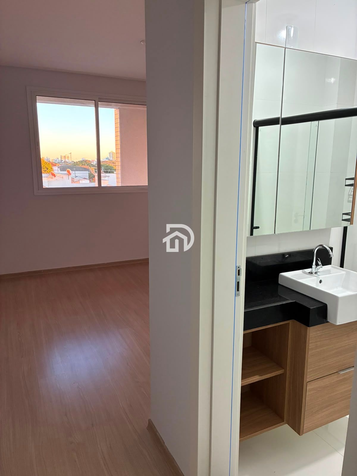 Apartamento com 2 Dormitórios à venda, 81 m² por R$ 450.000,00 Apartamento com 2 Dormitórios à venda, 81 m² por R$ 450.000,00